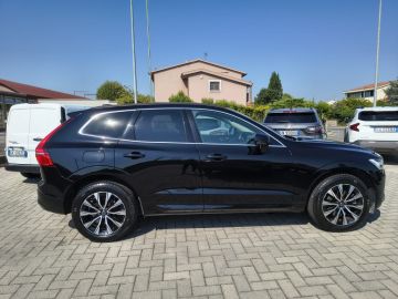 VOLVO - XC60 B4 (d) AWD automatico Essential (8 di 19)