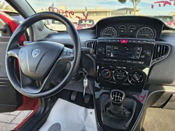 LANCIA - Ypsilon 1.0 FireFly 5 porte S&S Hybrid Ecochic Silver (17 di 20)