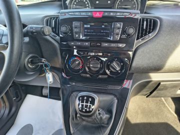 LANCIA - Ypsilon 1.0 FireFly 5 porte S&S Hybrid Ecochic Silver (18 di 20)