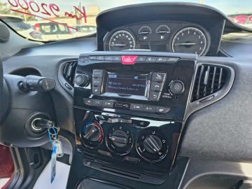 LANCIA - Ypsilon 1.0 FireFly 5 porte S&S Hybrid Ecochic Silver (20 di 20)