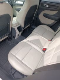 VOLVO - XC40 T3 Momentum (4 di 5)