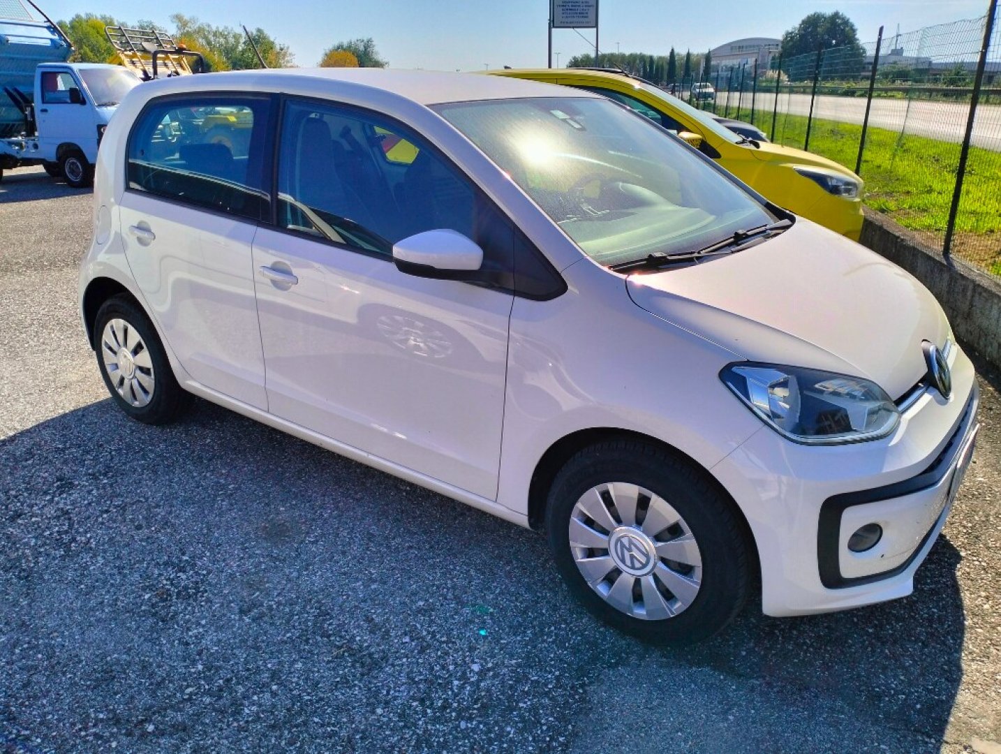 VOLKSWAGEN 1.0 5p. move up!