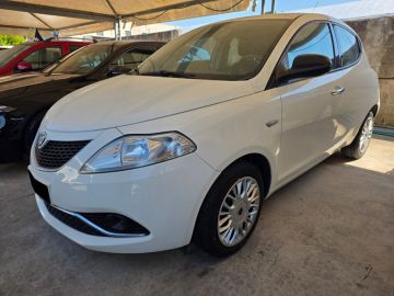 LANCIA - Ypsilon 1.2 69 CV 5p. Gold (1 di 8)