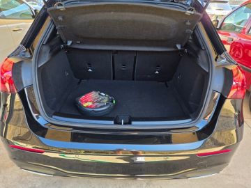 MERCEDES - A 180 d Automatic AMG Line Premium (5 di 9)