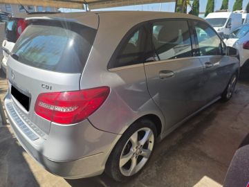 MERCEDES - B 180 CDI BlueEFFICIENCY Premium (2 di 6)
