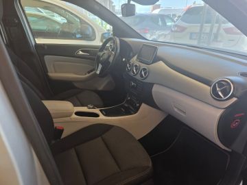 MERCEDES - B 180 CDI BlueEFFICIENCY Premium (4 di 6)