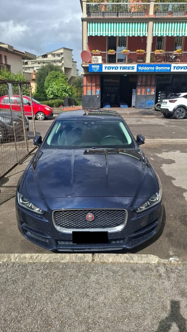 JAGUAR XE