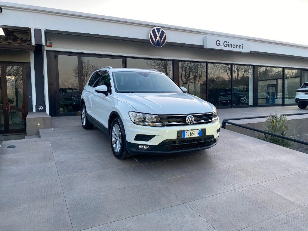 VOLKSWAGEN Tiguan