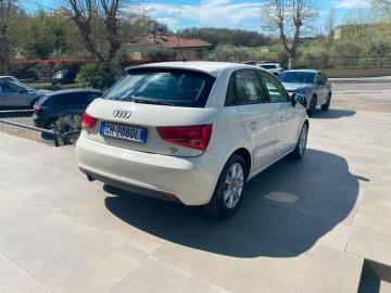 AUDI - A1 SPB 1.6 TDI Attraction (4 di 15)