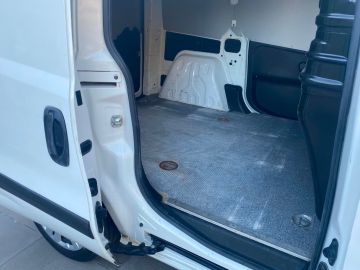 FIAT - Doblò 1.3 MJT PC-TN Cargo Lamierato SX 3 Posti (8 di 15) FIAT - Doblò 1.3 MJT PC-TN Cargo Lamierato SX 3 Posti (8 di 15)